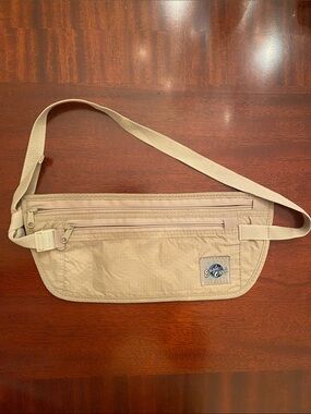 Eagle Creek Travel Gear Beige Waist Bag with Adjustable Strap